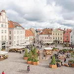 Old Town - Boutique Hall Square Apartment