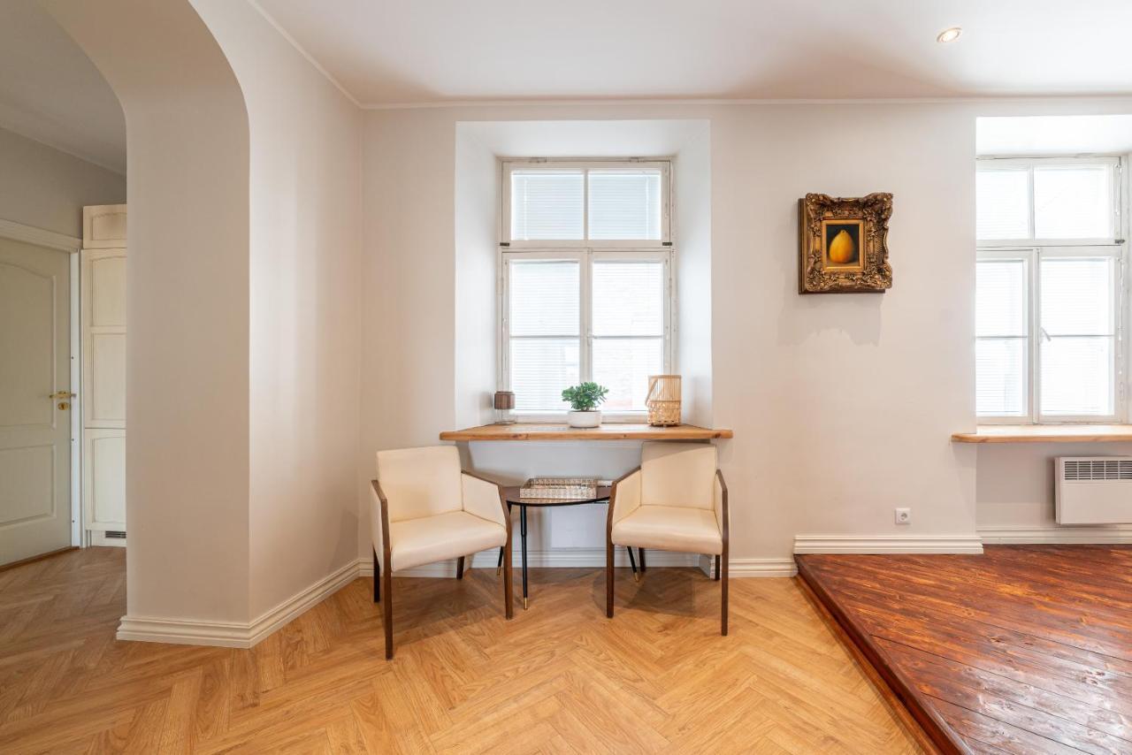 Old Town - Boutique Hall Square Apartment *